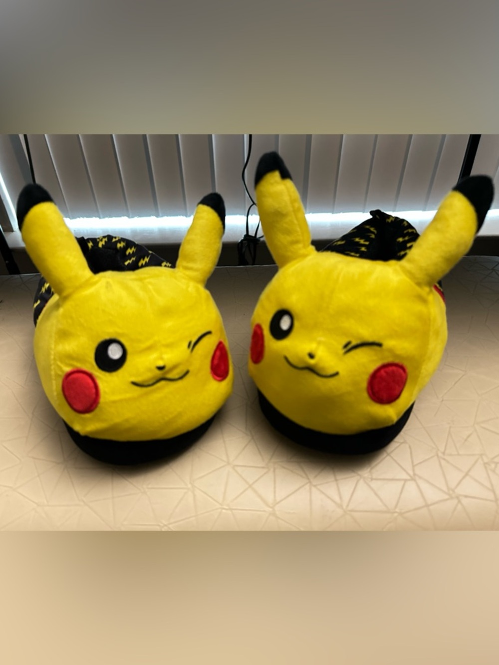 Pokemon Pikachu Winking Plush Slippers Youth Size 11/2